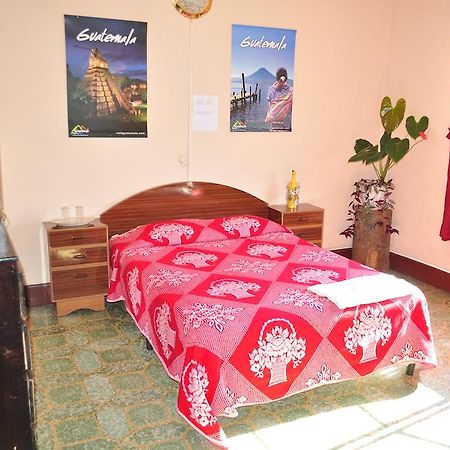 Hotel Estacion Gerona Bed & Breakfast Guatemala City Room photo