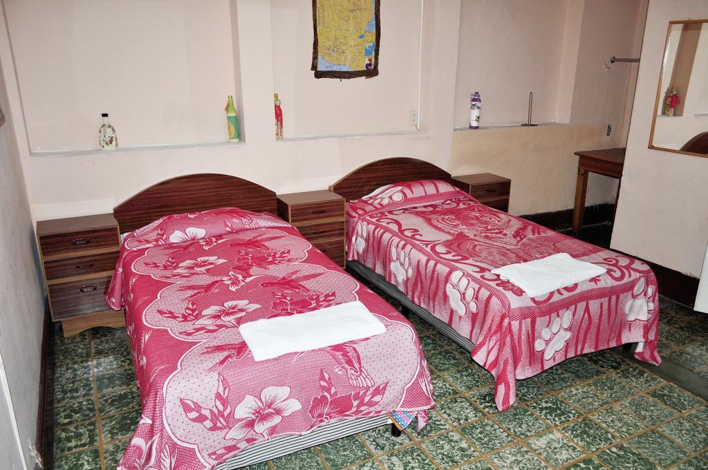 Hotel Estacion Gerona Bed & Breakfast Guatemala City Room photo